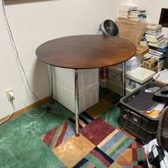 円形テイブルの画像