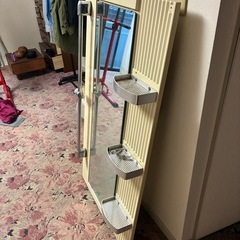 洗面化粧台　お風呂場　化粧鏡　石鹸置き3段あり　手すり付　留め金具ありの画像