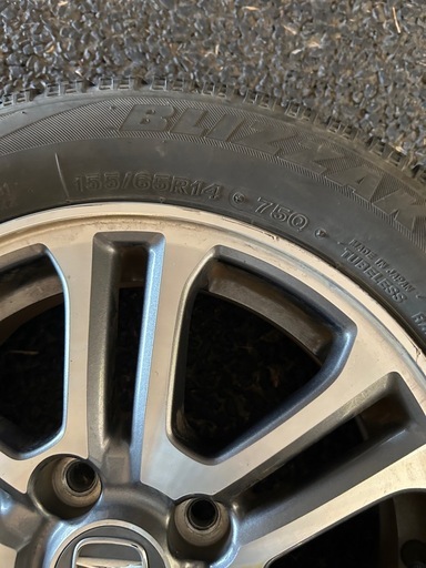 2018年製ブリザック スタッドレスタイヤ 155/65R14