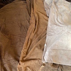 シングルフリース毛布、エステ用ベッドシーツ等10枚➕ガウンの画像