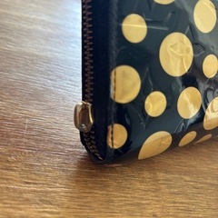 草間彌生　ルイヴィトン　ジッピーウォレットの画像