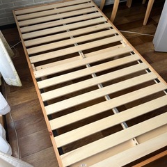 脚付きベッドレスすのこベッド（ニトリ）の画像