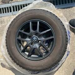 ブリヂストンスタッドレスタイヤ(日産純正ホイール付き)の画像