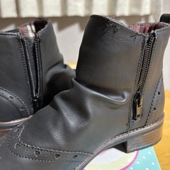新品ブーツ ハート型バックル付き　ブラック　19cmの画像