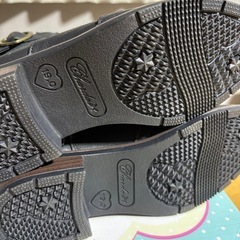 新品ブーツ ハート型バックル付き　ブラック　19cmの画像