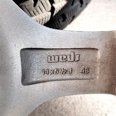 スタッドレスタイヤとwedsアルミ付小型車フィットなどの画像