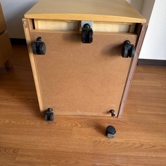 東京都東久留米市発！年末家具大放出サービス中袖机の画像