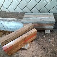 （全部で2000円 もしくは 10本500円）★★DIY用材 ／／薪（焚き木）用材／／解体した木造納屋で使われていた角材です（カット済み）／／★★の画像