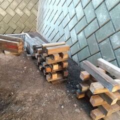 （全部で2000円 もしくは 10本500円）★★DIY用材 ／／薪（焚き木）用材／／解体した木造納屋で使われていた角材です（カット済み）／／★★の画像