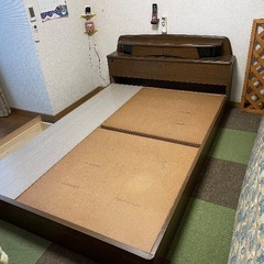 ダブルベッドの画像