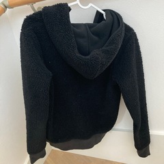UNIQLO レディース　M フード付き　パーカー　ジャンパーの画像