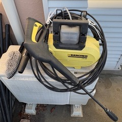 ガレージジャッキ2台と高圧洗浄機の画像