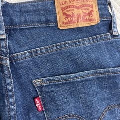 リーバイススキニーデニム　27サイズの画像