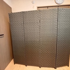 4連パーテーションの画像