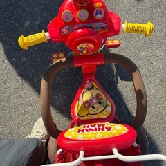 アンパンマン 三輪車 サンシェード付き レッドの画像