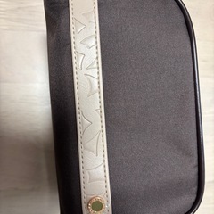 エミレーツ航空ビジネスクラスアニメテイブルガリの画像