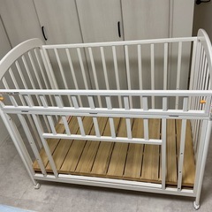 ベビーベッドの画像