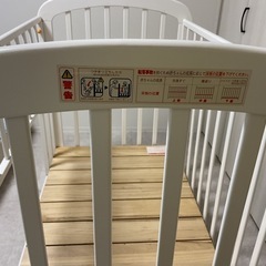 ベビーベッドの画像
