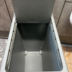 キャスター付きゴミ箱の画像