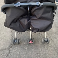 コンビ双子ベビーカーの画像
