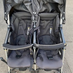 コンビ双子ベビーカーの画像