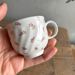 ティーカップ　紅茶缶の画像