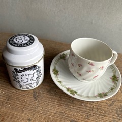 ティーカップ　紅茶缶の画像
