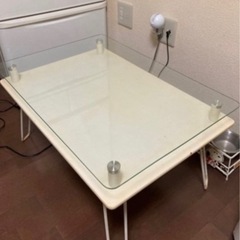 折りたたみテーブルの画像