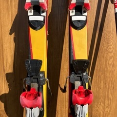 子供用スキー、靴、ストックの3点セットの画像