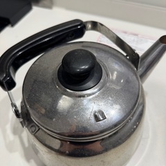 ステンレス製やかんの画像