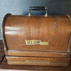 リードミシン　アンティーク　LEAD SEWING MACHINE　アンティークミシン リードミシン 上品 小型 卓上 ハンドクラフト 手芸 収納ケース 説明書付きの画像