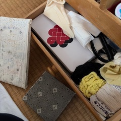 木製裁縫箱と糸セット　まとめての画像
