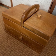 木製裁縫箱と糸セット　まとめての画像