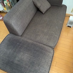 オットマン付き3人掛けソファーの画像