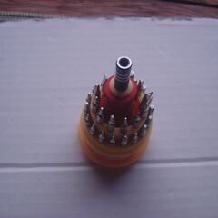 美品　【変換名人 /  パソコンなどの裏蓋ネジを外したり、閉めるドライバーセット】の画像