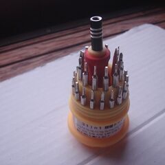 美品　【変換名人 /  パソコンなどの裏蓋ネジを外したり、閉めるドライバーセット】の画像