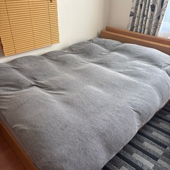 ダブルベッド＋マットレスの画像