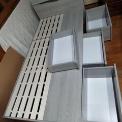 世田谷区近辺配送可能　美品 タンスのゲン 大容量収納 木製ベッドフレーム 幅98㎝［シングル］まるでタンスの収納力 大容量 収納付きベッド ベッドフレーム USB付き2口コンセント LEDライト【超大型商品】〔81200000a〕の画像