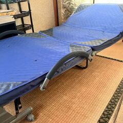 折りたたみベッドの画像