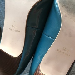 エメラルドグリーン　可愛い　くつ　ヒールの画像