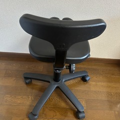 アーユルチェア骨盤矯正　キャスター付き　ブラックの画像