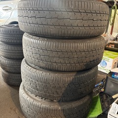 ハイエース　6穴　ホワイトレターアルミ付き　おまけ1setタイヤ有りの画像