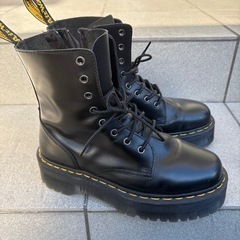 美品✨ Dr.Martens 8ホール 厚底編み上げブーツ の画像