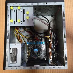 古いデスクトップPCの画像