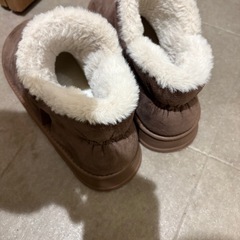 茶色モコモコシューズの画像
