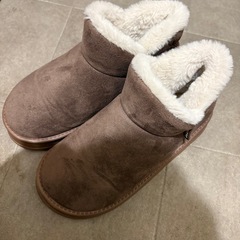 茶色モコモコシューズの画像