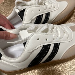 ダブルライン スニーカー 24.0の画像