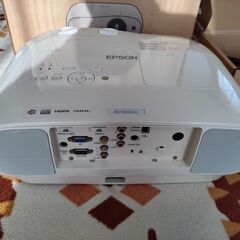 EPSON　EH-TW6600　レンズシフト・ズームありで設置自由度が高い３Dプロジェクター（訳あり）の画像