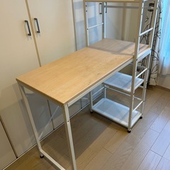 在宅ワーク、作業用デスクの画像