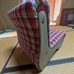 かわいいチェック柄の椅子、無料で差し上げます！の画像